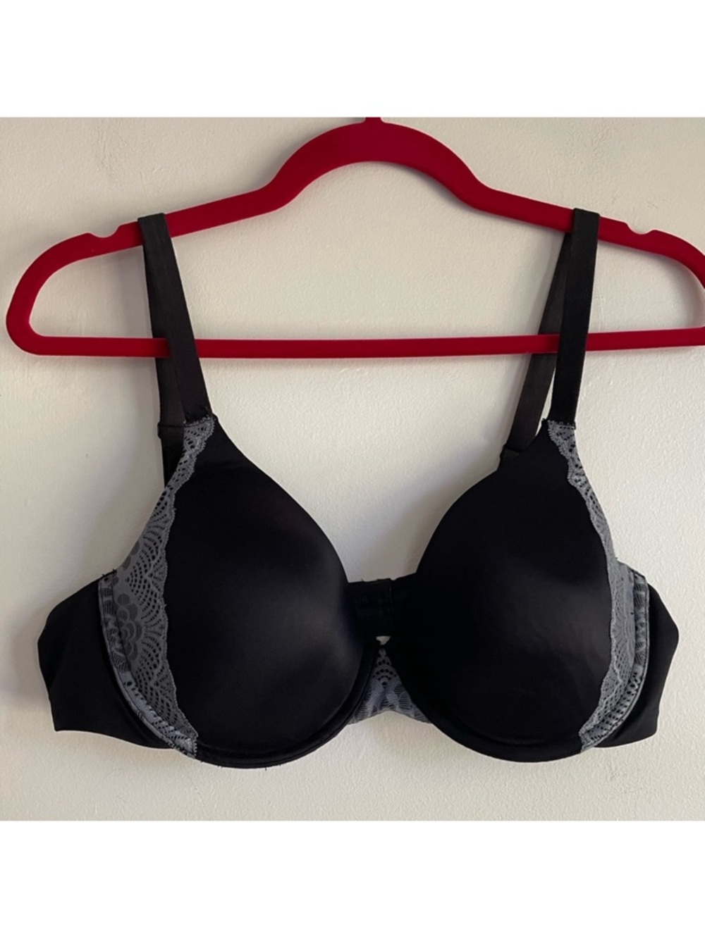 Vanity Fair Black Underwire Bra with Lace Accents Size 38C